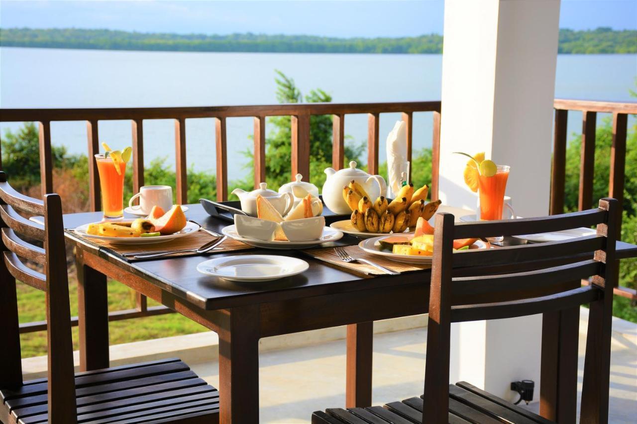 Ashansa Lagoon Resort Тангале Екстериор снимка